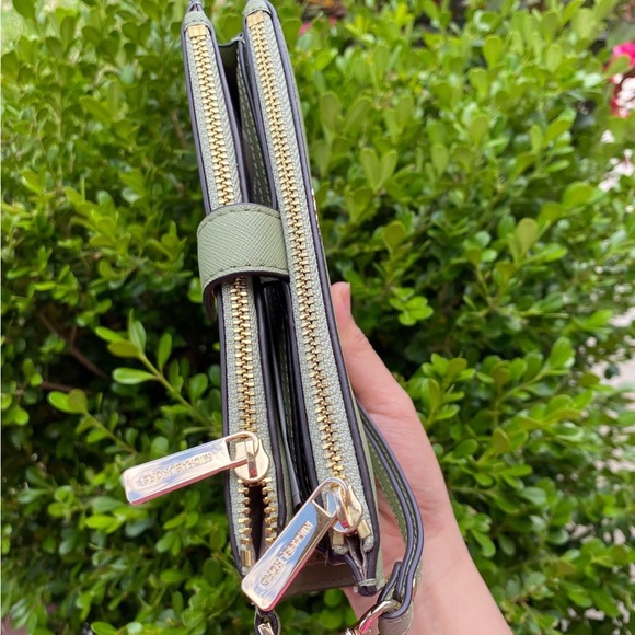 Michael Kors Jet Set Travel LG Double Zip Wristlet - Picture 2 of 5